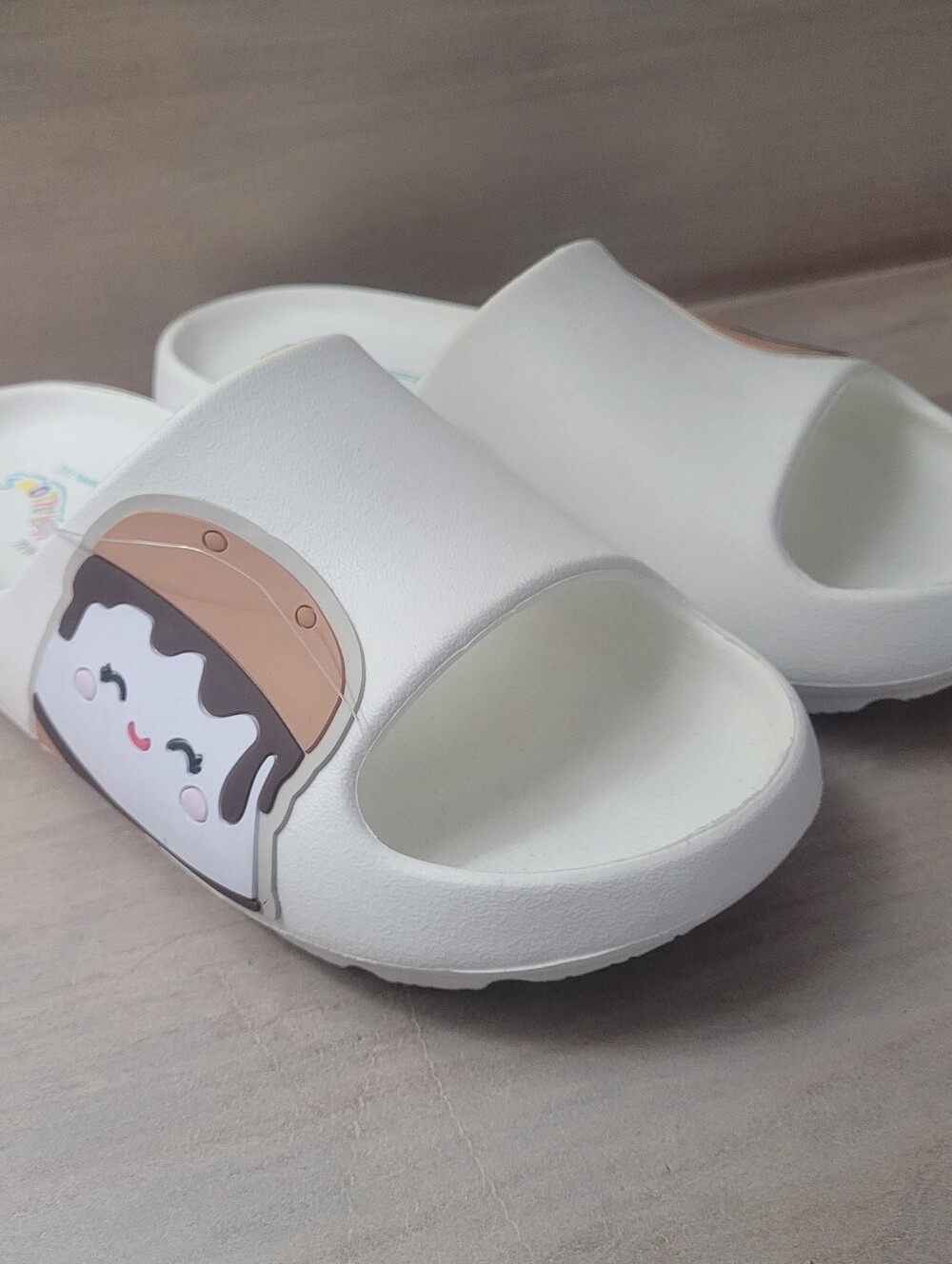 Squishmallows Women's Ice Cream Sandwich Pillow Slides 5/6 Ivory White Cute NEW
